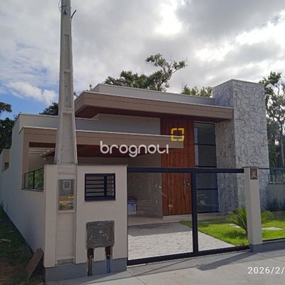Casa com 130m², 3 quartos (sendo 1 suíte), 2 garagens, no bairro Sertão do Maruim em São José