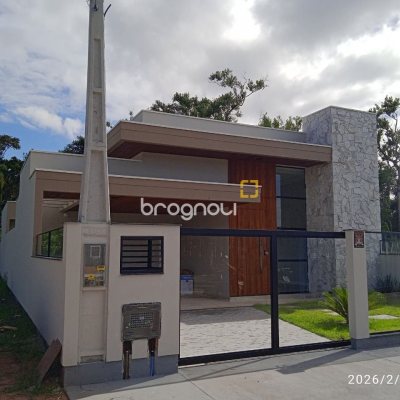 Casa com 130m², 3 quartos (sendo 1 suíte), 2 garagens, no bairro Sertão do Maruim em São José
