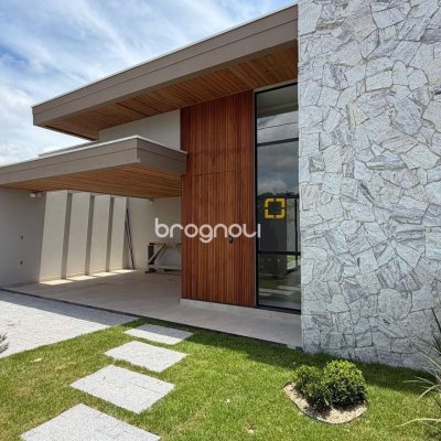 Casa com 130m², 3 quartos (sendo 1 suíte), 2 garagens, no bairro Sertão do Maruim em São José