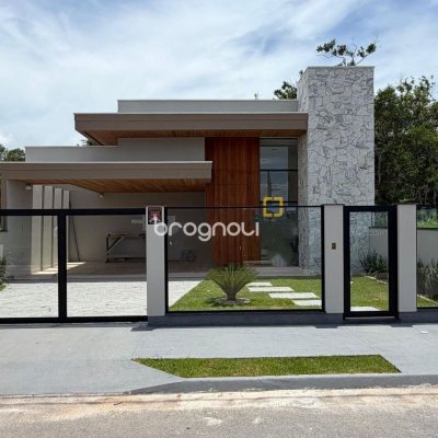 Casa com 130m², 3 quartos (sendo 1 suíte), 2 garagens, no bairro Sertão do Maruim em São José