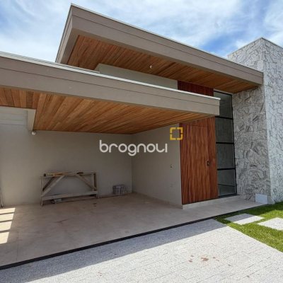 Casa com 130m², 3 quartos (sendo 1 suíte), 2 garagens, no bairro Sertão do Maruim em São José