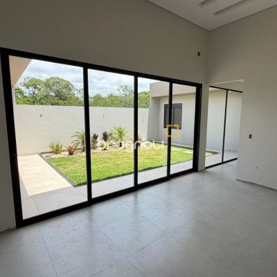 Casa com 130m², 3 quartos (sendo 1 suíte), 2 garagens, no bairro Sertão do Maruim em São José