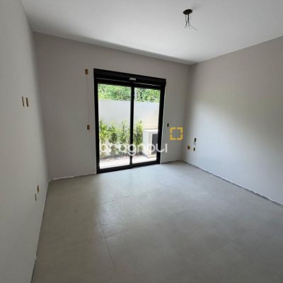 Casa com 130m², 3 quartos (sendo 1 suíte), 2 garagens, no bairro Sertão do Maruim em São José