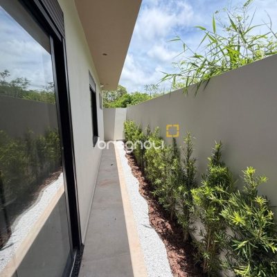 Casa com 130m², 3 quartos (sendo 1 suíte), 2 garagens, no bairro Sertão do Maruim em São José