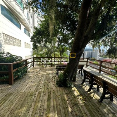 Apartamento com 94m², 3 quartos (sendo 1 suíte), 2 garagens, no bairro Itacorubi em Florianópolis