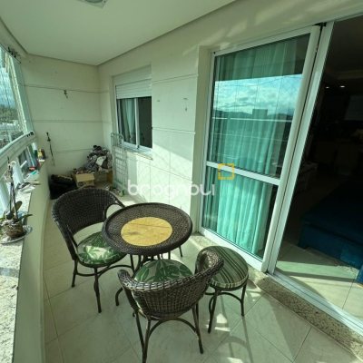 Apartamento com 94m², 3 quartos (sendo 1 suíte), 2 garagens, no bairro Itacorubi em Florianópolis