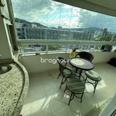 Apartamento com 94m², 3 quartos (sendo 1 suíte), 2 garagens, no bairro Itacorubi em Florianópolis