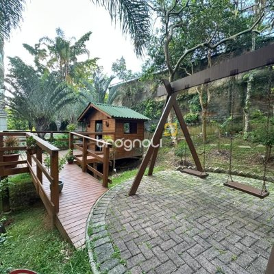 Apartamento com 94m², 3 quartos (sendo 1 suíte), 2 garagens, no bairro Itacorubi em Florianópolis