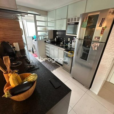 Apartamento com 94m², 3 quartos (sendo 1 suíte), 2 garagens, no bairro Itacorubi em Florianópolis