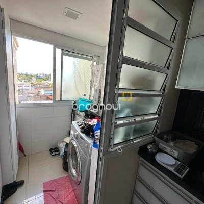 Apartamento com 94m², 3 quartos (sendo 1 suíte), 2 garagens, no bairro Itacorubi em Florianópolis