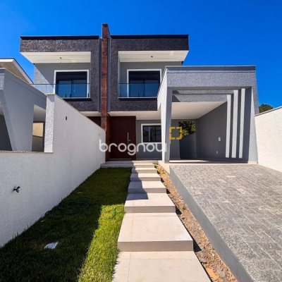 Casa com 153m², 3 quartos (sendo 3 suítes), 2 garagens, no bairro Rio Vermelho em Florianópolis