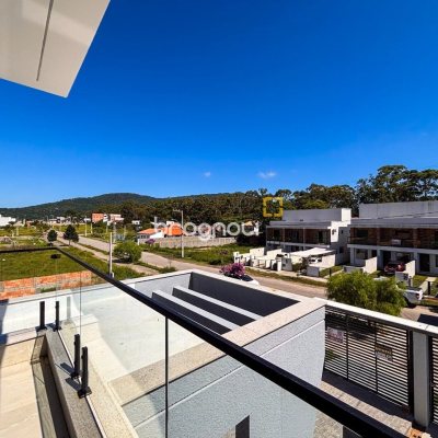Casa com 153m², 3 quartos (sendo 3 suítes), 2 garagens, no bairro Rio Vermelho em Florianópolis