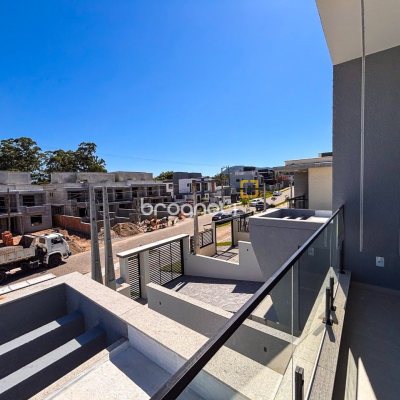 Casa com 153m², 3 quartos (sendo 3 suítes), 2 garagens, no bairro Rio Vermelho em Florianópolis