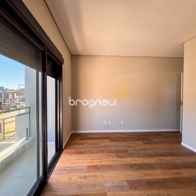 Casa com 153m², 3 quartos (sendo 3 suítes), 2 garagens, no bairro Rio Vermelho em Florianópolis