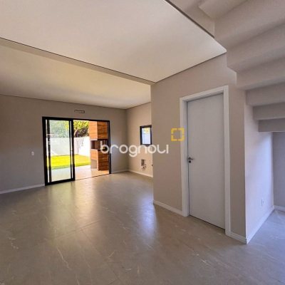 Casa com 153m², 3 quartos (sendo 3 suítes), 2 garagens, no bairro Rio Vermelho em Florianópolis