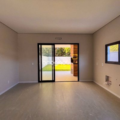 Casa com 153m², 3 quartos (sendo 3 suítes), 2 garagens, no bairro Rio Vermelho em Florianópolis