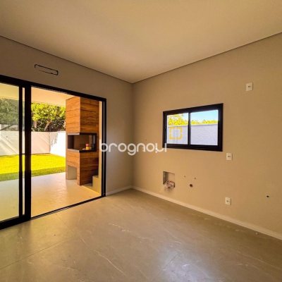 Casa com 153m², 3 quartos (sendo 3 suítes), 2 garagens, no bairro Rio Vermelho em Florianópolis
