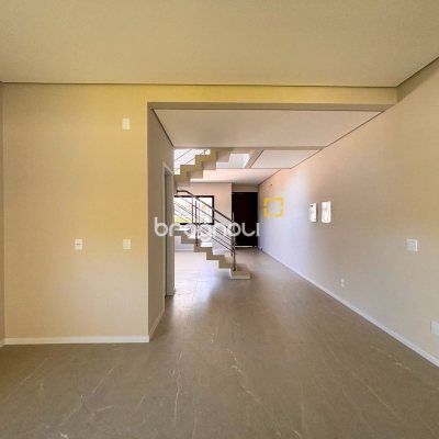 Casa com 153m², 3 quartos (sendo 3 suítes), 2 garagens, no bairro Rio Vermelho em Florianópolis