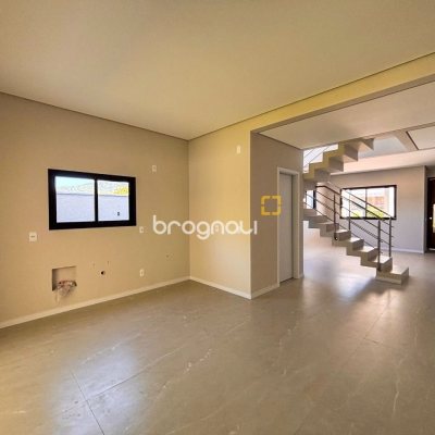 Casa com 153m², 3 quartos (sendo 3 suítes), 2 garagens, no bairro Rio Vermelho em Florianópolis
