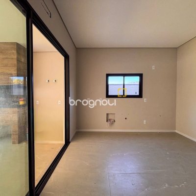 Casa com 153m², 3 quartos (sendo 3 suítes), 2 garagens, no bairro Rio Vermelho em Florianópolis