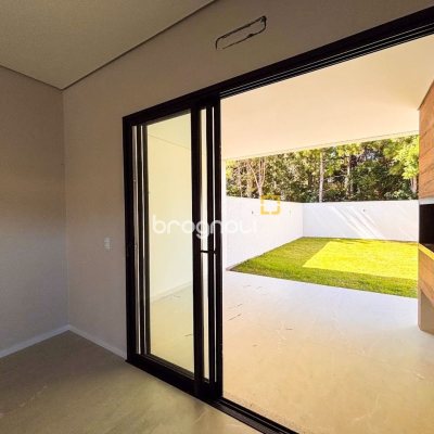 Casa com 153m², 3 quartos (sendo 3 suítes), 2 garagens, no bairro Rio Vermelho em Florianópolis