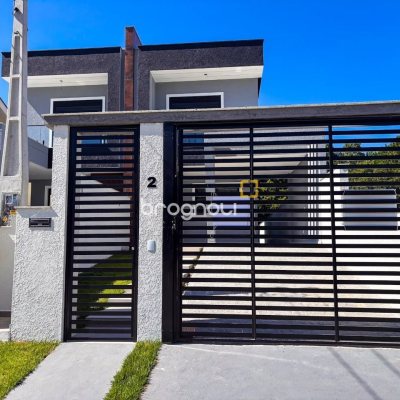 Casa com 153m², 3 quartos (sendo 3 suítes), 2 garagens, no bairro Rio Vermelho em Florianópolis