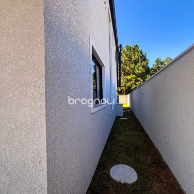 Casa com 153m², 3 quartos (sendo 3 suítes), 2 garagens, no bairro Rio Vermelho em Florianópolis