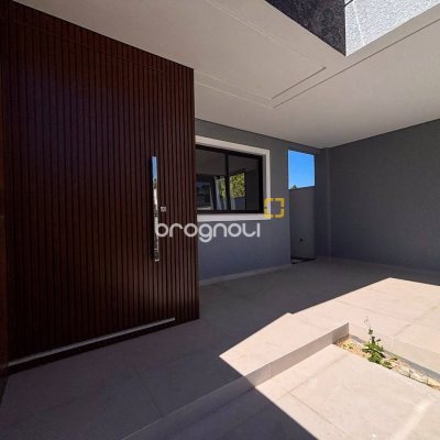 Casa com 153m², 3 quartos (sendo 3 suítes), 2 garagens, no bairro Rio Vermelho em Florianópolis
