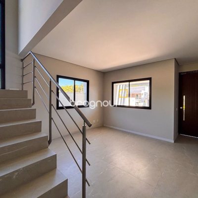 Casa com 153m², 3 quartos (sendo 3 suítes), 2 garagens, no bairro Rio Vermelho em Florianópolis