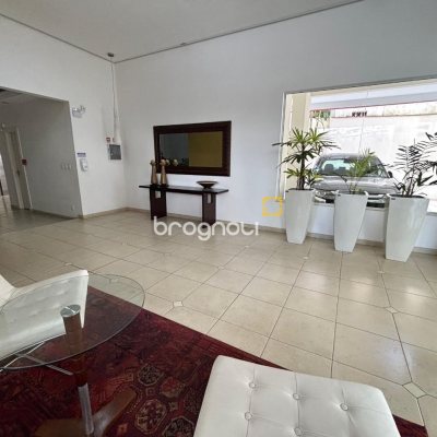 Apartamento com 202m², 4 quartos (sendo 3 suítes), 2 garagens, no bairro Centro em Florianópolis