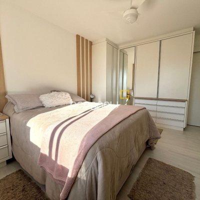 Apartamento com 202m², 4 quartos (sendo 3 suítes), 2 garagens, no bairro Centro em Florianópolis