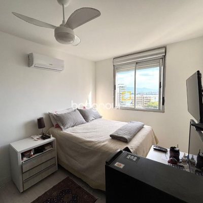 Apartamento com 202m², 4 quartos (sendo 3 suítes), 2 garagens, no bairro Centro em Florianópolis