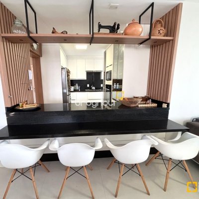 Apartamento com 202m², 4 quartos (sendo 3 suítes), 2 garagens, no bairro Centro em Florianópolis