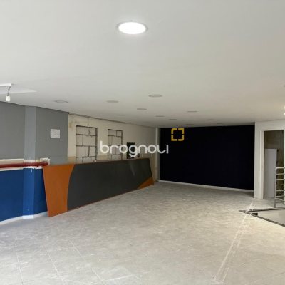 Sala com 531m², 5 garagens, no bairro Centro em Florianópolis