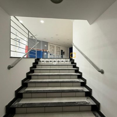 Sala com 531m², 5 garagens, no bairro Centro em Florianópolis