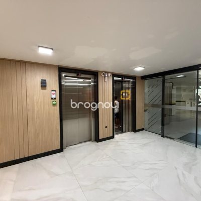 Sala com 531m², 5 garagens, no bairro Centro em Florianópolis