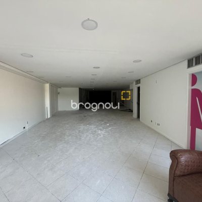 Sala com 531m², 5 garagens, no bairro Centro em Florianópolis