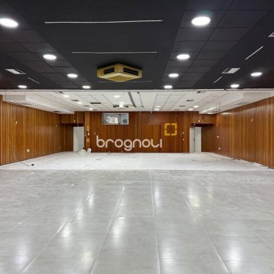 Sala com 531m², 5 garagens, no bairro Centro em Florianópolis