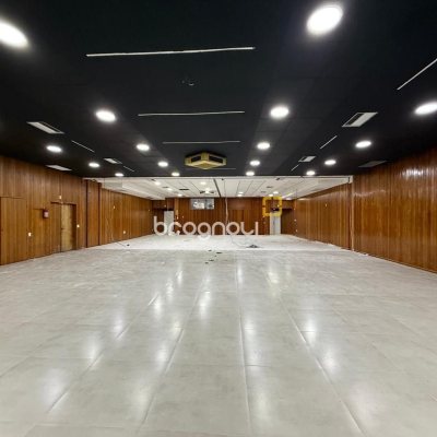 Sala com 531m², 5 garagens, no bairro Centro em Florianópolis