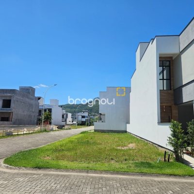 Terreno com 172m², no bairro Beira Rio em Biguaçu
