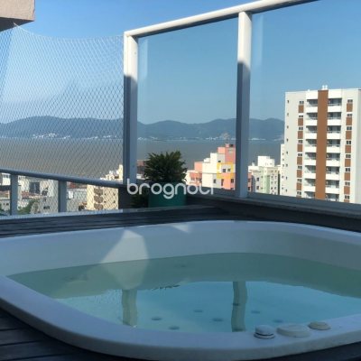 Cobertura com 213m², 3 quartos (sendo 3 suítes), 2 garagens, no bairro Barreiros em São José