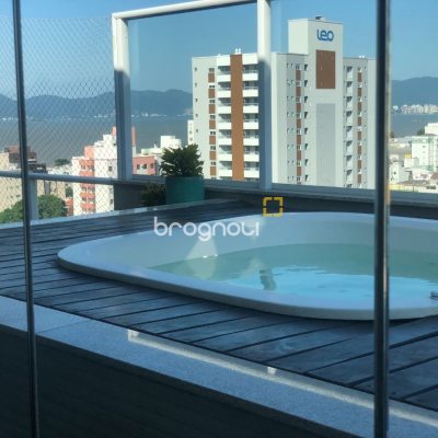 Cobertura com 213m², 3 quartos (sendo 3 suítes), 2 garagens, no bairro Barreiros em São José
