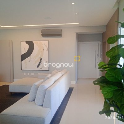 Cobertura com 213m², 3 quartos (sendo 3 suítes), 2 garagens, no bairro Barreiros em São José