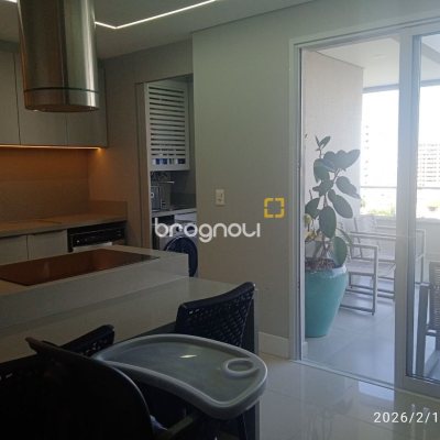 Cobertura com 213m², 3 quartos (sendo 3 suítes), 2 garagens, no bairro Barreiros em São José