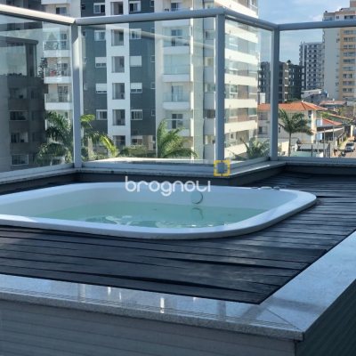 Cobertura com 213m², 3 quartos (sendo 3 suítes), 2 garagens, no bairro Barreiros em São José