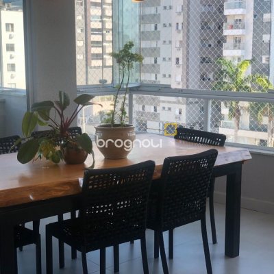 Cobertura com 213m², 3 quartos (sendo 3 suítes), 2 garagens, no bairro Barreiros em São José