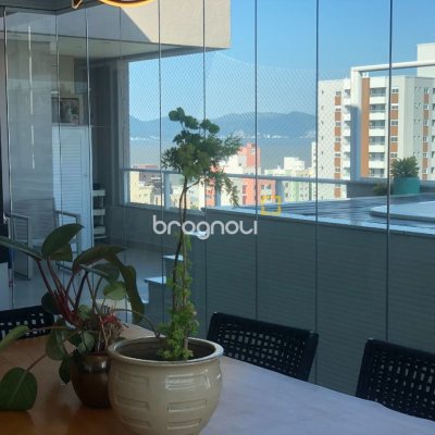 Cobertura com 213m², 3 quartos (sendo 3 suítes), 2 garagens, no bairro Barreiros em São José