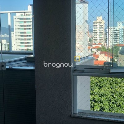 Cobertura com 213m², 3 quartos (sendo 3 suítes), 2 garagens, no bairro Barreiros em São José