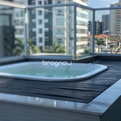 Cobertura com 213m², 3 quartos (sendo 3 suítes), 2 garagens, no bairro Barreiros em São José