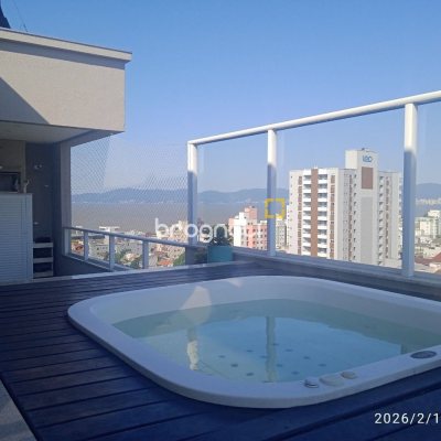 Cobertura com 213m², 3 quartos (sendo 3 suítes), 2 garagens, no bairro Barreiros em São José